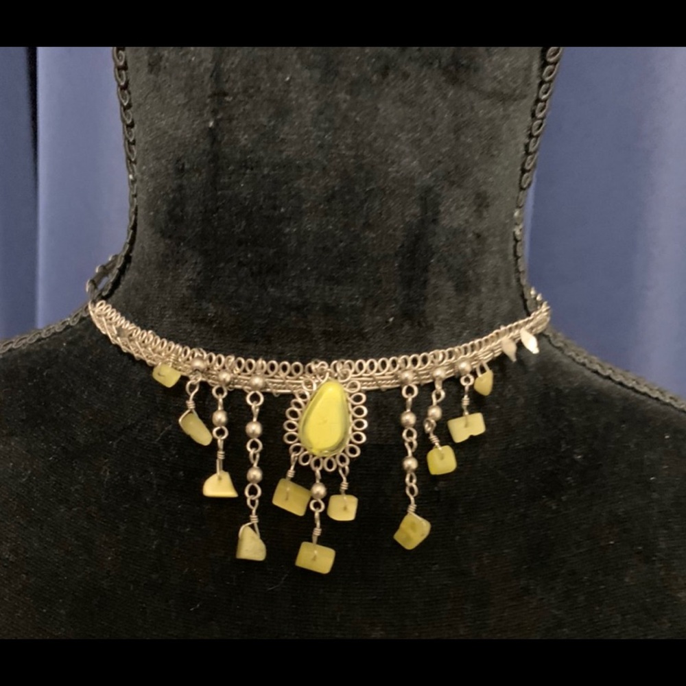 Yellow choker.